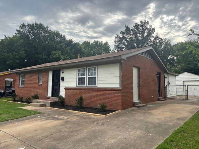 Building Photo - 1262 S White Station Rd