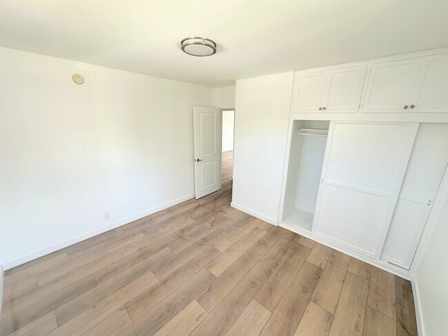 Photo - Gorgeous 2bd/1ba with washer/dryer and parking! Unit 14410 #4
