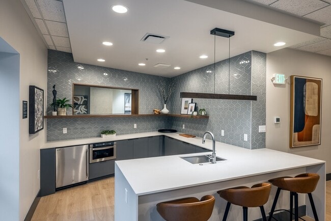 Photo - Bella On Broadway