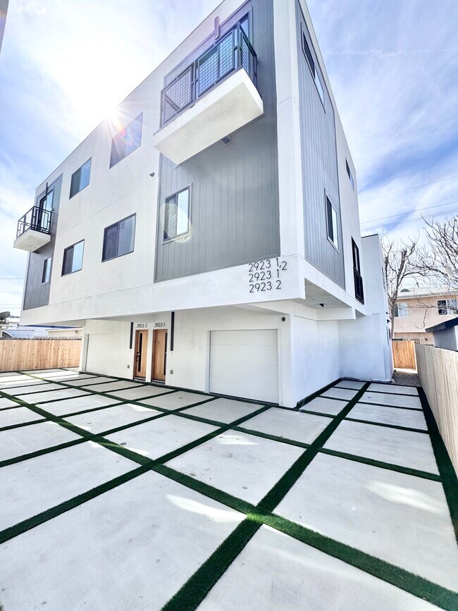 Photo - 2923 1/2 S Burnside Ave Los Angeles, CA 90016 Unidad A