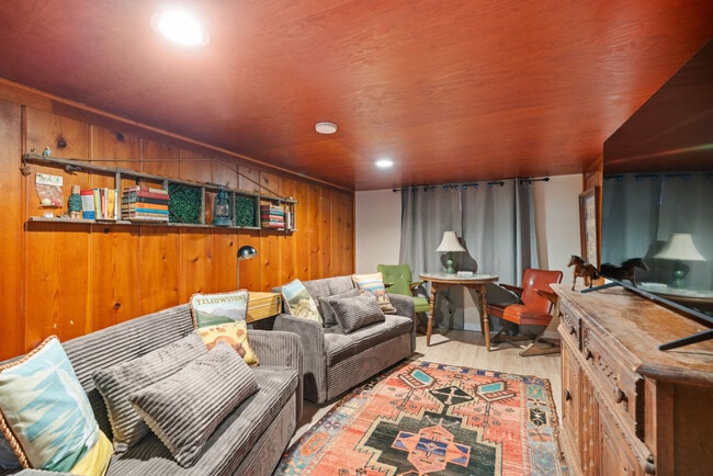 Photo - 810 W Lewis St Unit SI ID1534610P