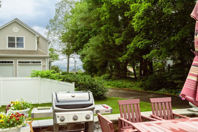 Photo - 92 Grove Beach Rd S