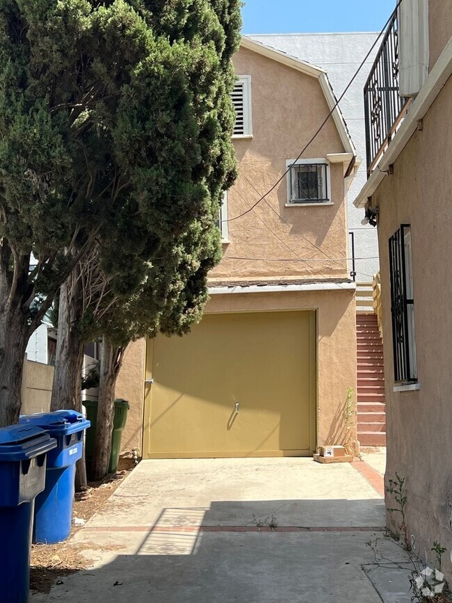 Building Photo - Cute and Cozy Studio in Los Angeles w/ Gar... Unit 6553 1/2 Franklin Ave Rental