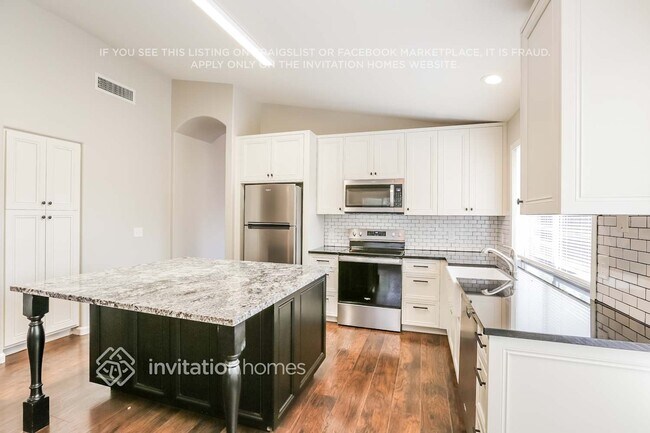 Photo - 1002 W Chicago Ct