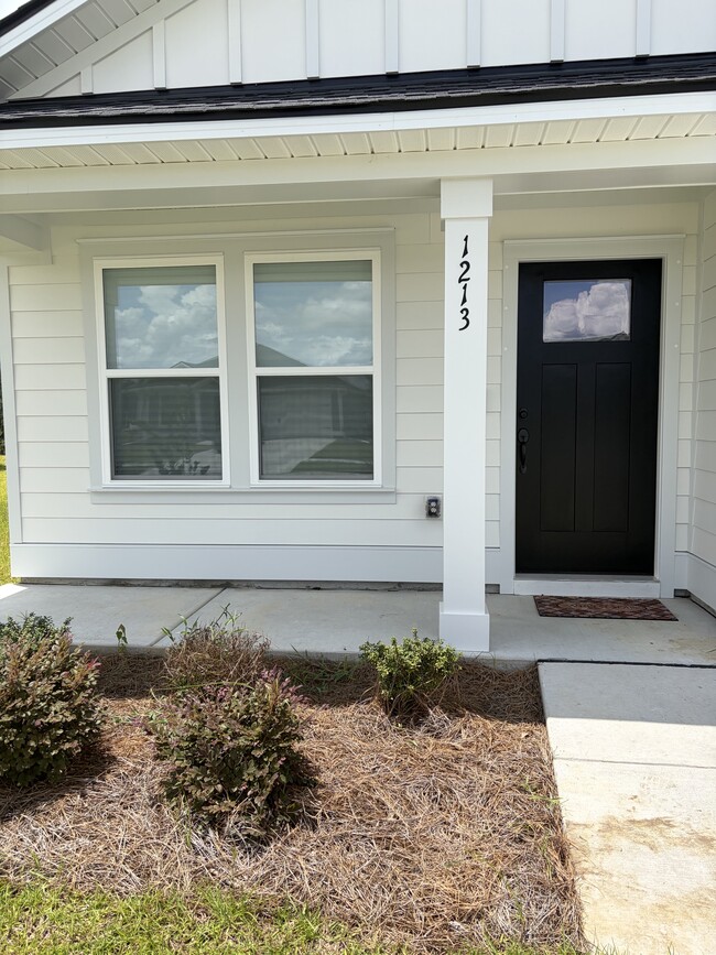 Building Photo - 1213 King Oaks Lp