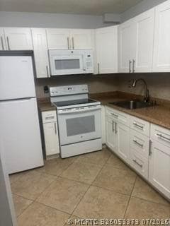 Building Photo - 600 Village Green Ct Unit 220