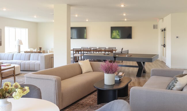 3rd Floor Lounge/Workspace - The Flats At Hampden Rental
