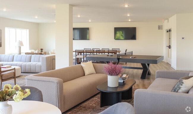 3rd Floor Lounge/Workspace - The Flats At Hampden Rental