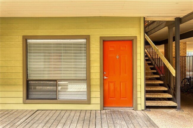 Photo - 908 Poplar St Unit 105