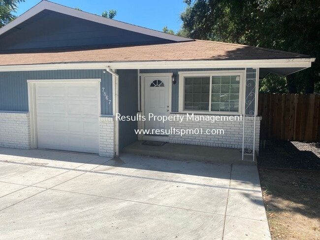 Building Photo - Charming 2 Bed Two Bath Duplex