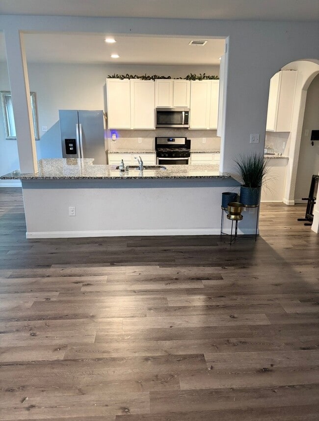 Photo - 17607 Desmond St