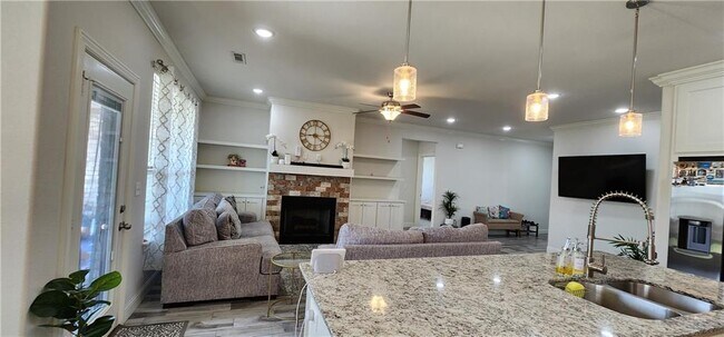 Photo - 1001 W Ashmore Landing Loop