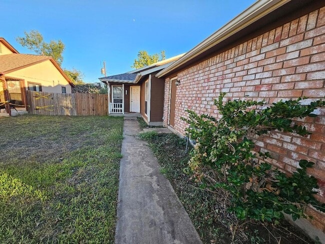 Building Photo - 805 Lexington Rd Unit A