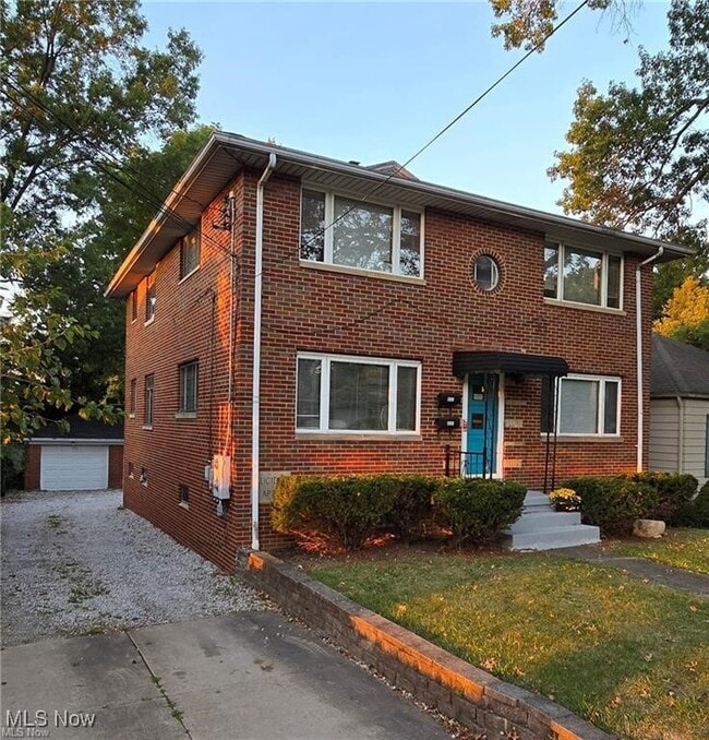 Photo - 617 Robinson Ave