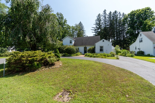 Building Photo - 30 Nathaniel Blvd Unit B