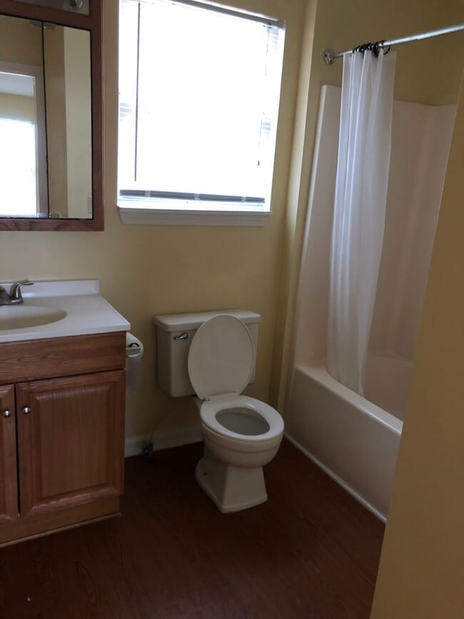 Bathroom - 2926 Crockett Ct Unidad 4