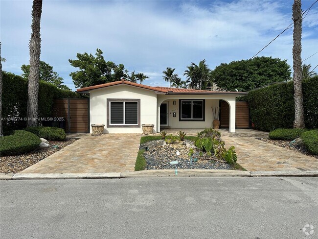 Building Photo - 9341 Dickens Ave Rental