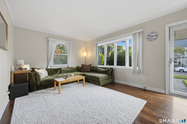 Photo - 91 Bertrose Ave
