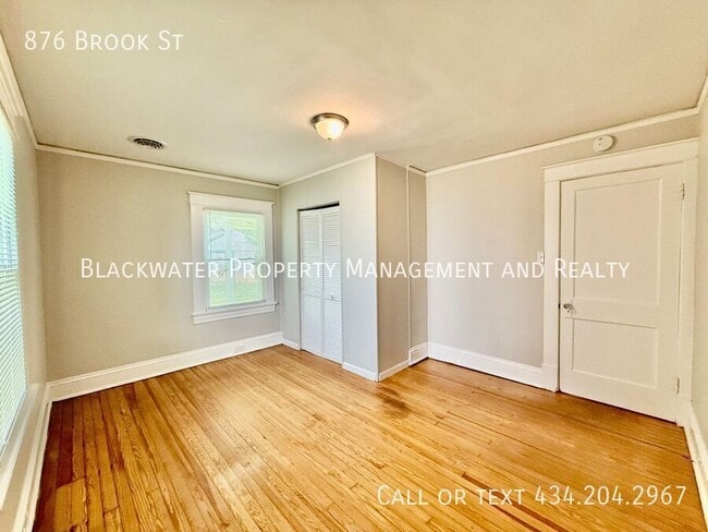 Photo - 876 Brook St