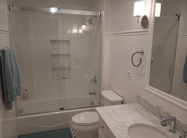 Photo - 1445 W Augusta Blvd Unit 104