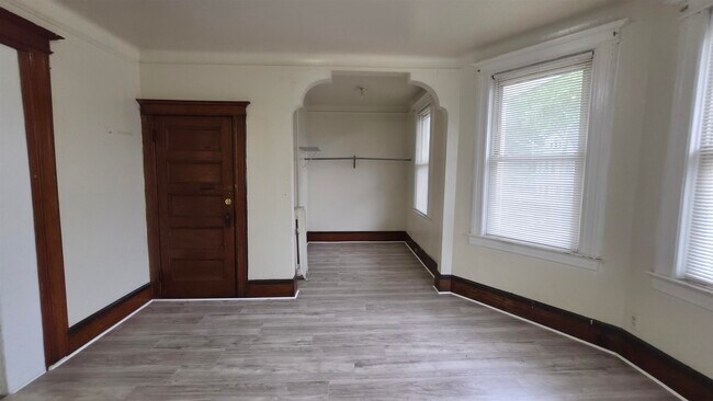 19 Delaware Ave Unit 2