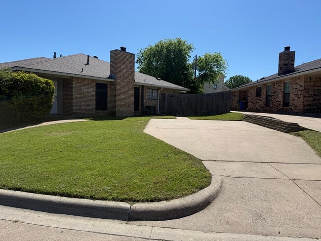 Photo - 204 Lanham Ct
