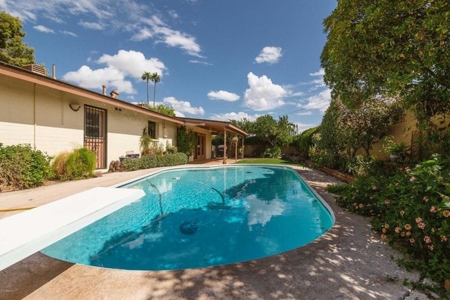 Photo - 1113 E Balboa Dr