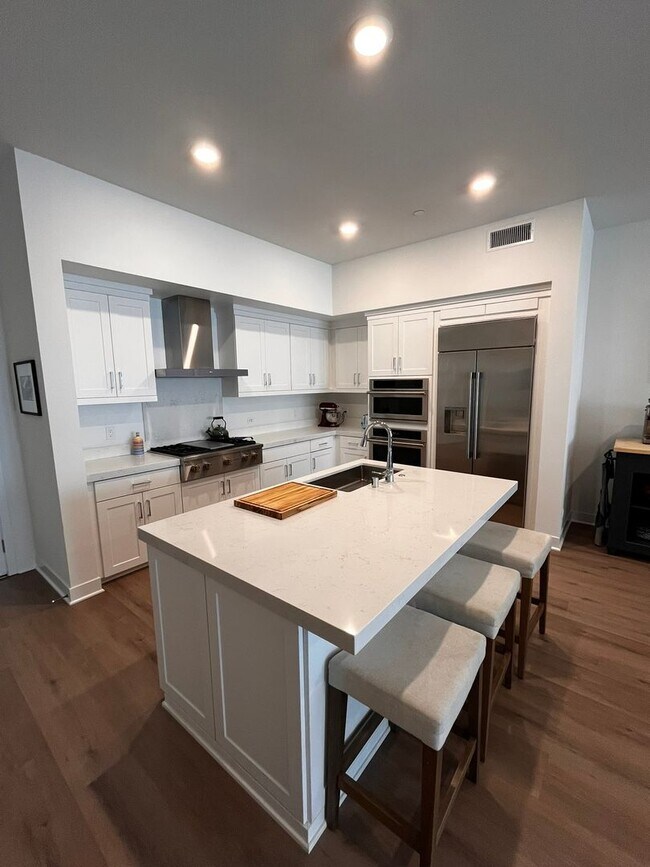 Photo - Luxury Condo in Lexington at Central Park West - Available Beginning of September!!