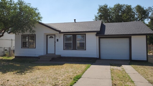 Building Photo - 3 Bedroom in Southlawn with Garage