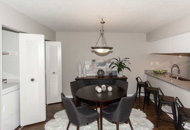 2BR, 2BA - 1200 SF