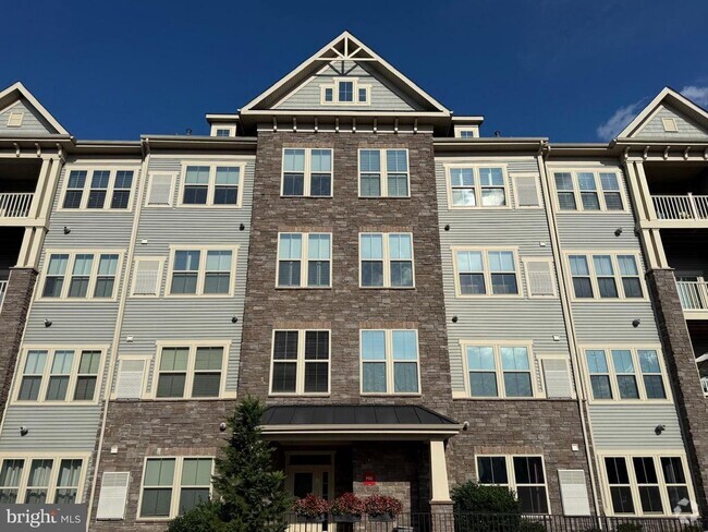 Building Photo - 5733 Meadowood St Unit 104 Rental