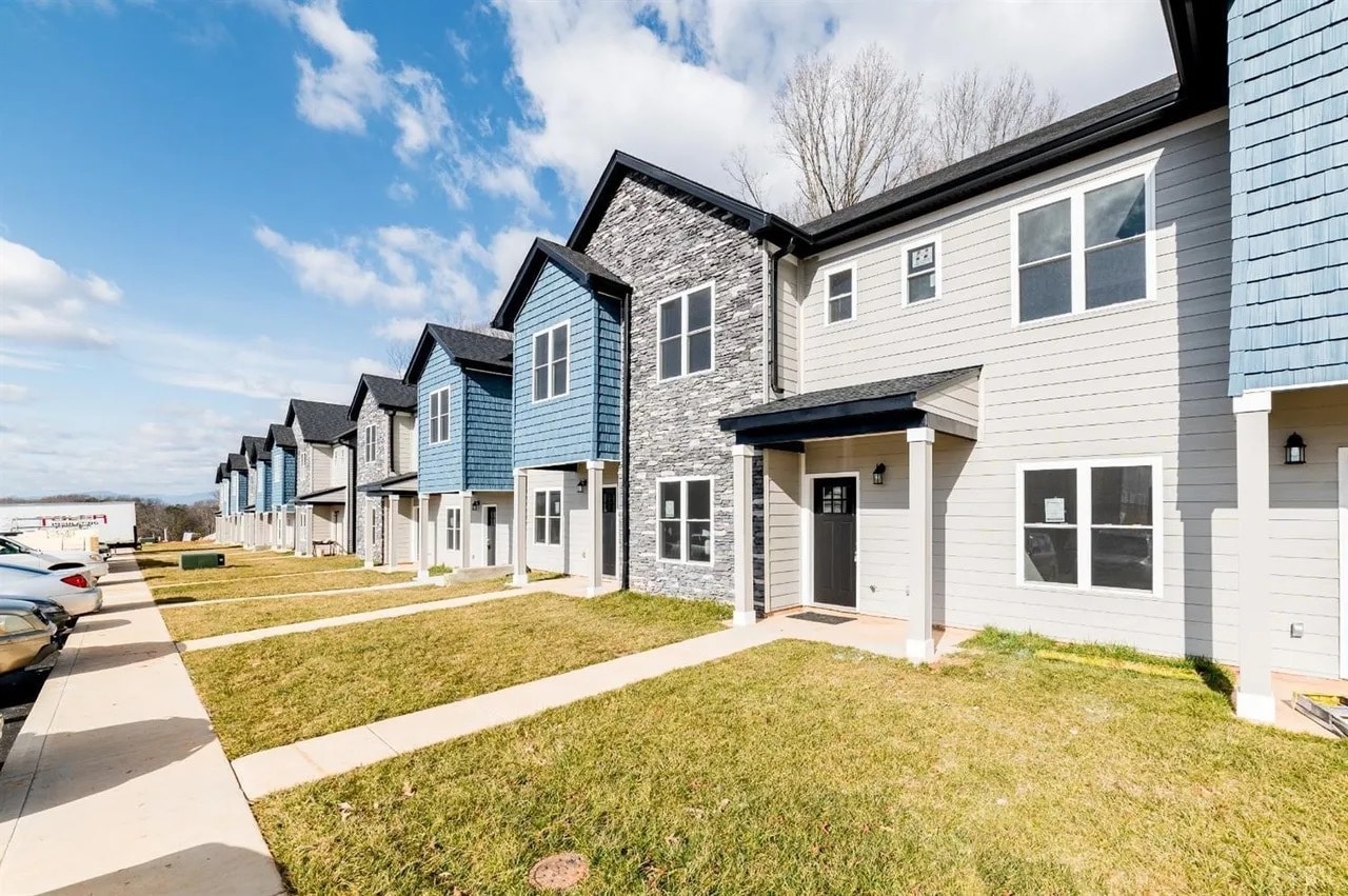 Photo - 143 Emanuel Ct