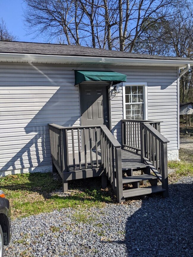 Photo - 900 Carline Rd Unit Apt B