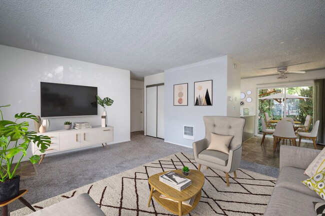 Meadowview East | Living RoomMode;