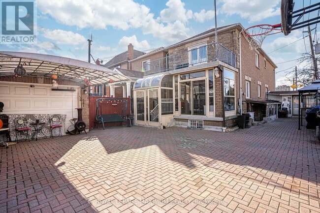 Photo - 641 Caledonia Rd