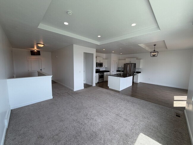 8285 Lakeshore Dr Unit Upstairs