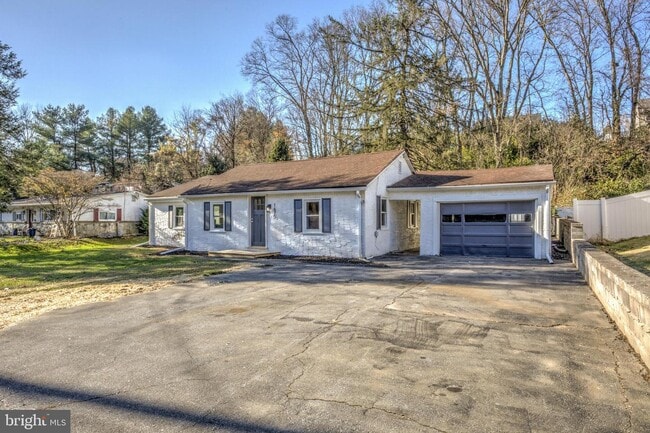 Photo - 1675 Wabank Rd