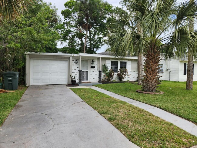 Cute 2 Bedroom 1 Bathroom House - Cute 2 Bedroom 1 Bathroom House