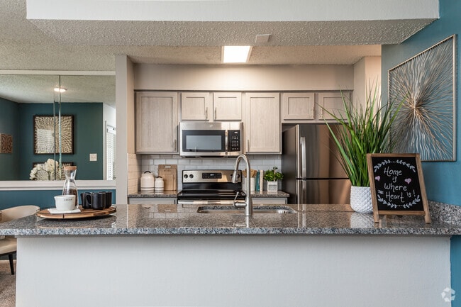 1BR, 1BA - 651SF Kitchen