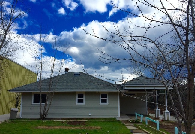 Photo - 305 Glenwood Rd