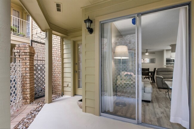 Building Photo - 11201 Lynbrook Dr Unit 3812