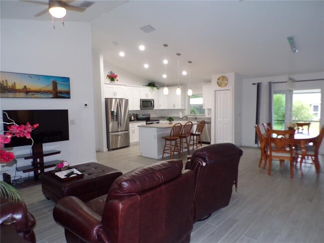 Photo - 326 Millport St NW
