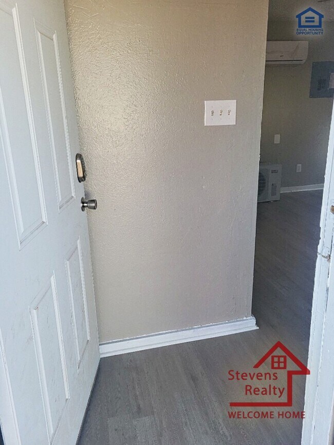 Photo - 307 1/2 SW 19th St