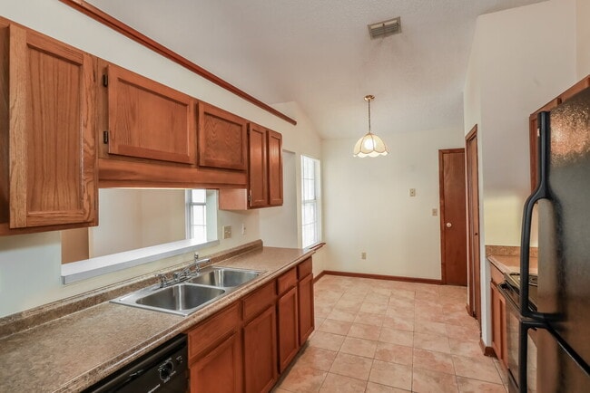 Photo - 2115 Center Way