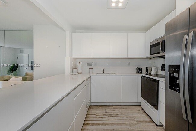 Photo - 2301 Collins Ave Unidad 604