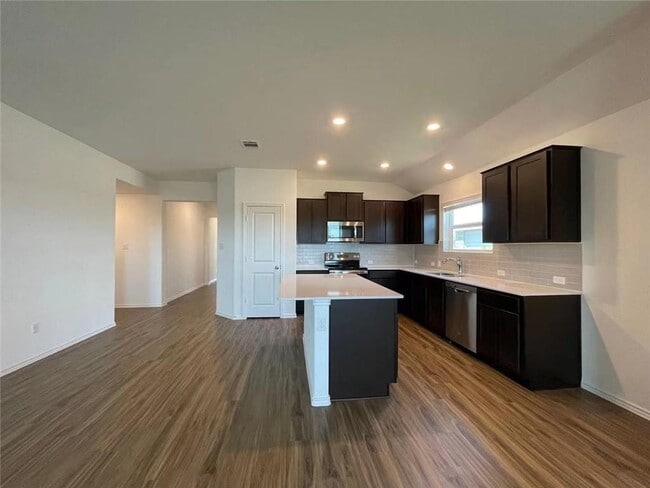 Photo - 211 Coventry Dr