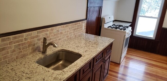 Building Photo - 230 S Main St