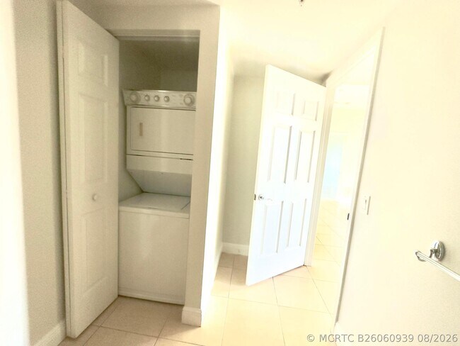 Building Photo - 610 Clematis St Unit 808