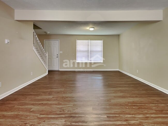 Photo - 5525 Breaburn Rd