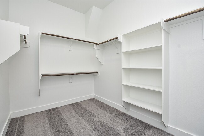 Building Photo - 7622 Ridgeside Dr